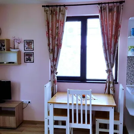 Holiday With Garden Apartment *
